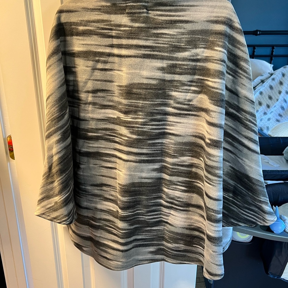 Cape/Poncho - Picture 3 of 3